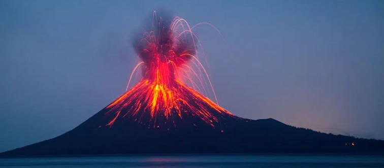 Which continent is the only one lacking an active volcano?