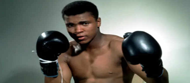 Which heavy hitter reclaimed the boxing throne in '74 using the legendary 'Rope-a-Dope' to fatigue George Foreman?