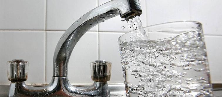 Identify the 'O' in the chemical formula for water—H2O.